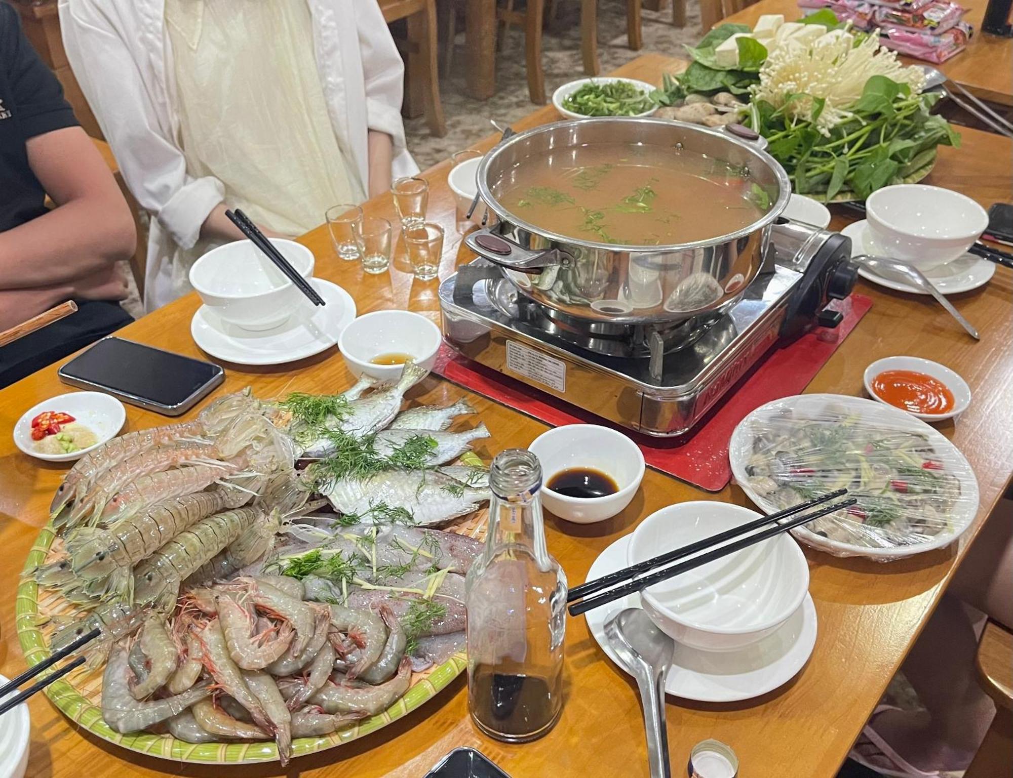 芳东酒店 Dong Khe Sau 外观 照片