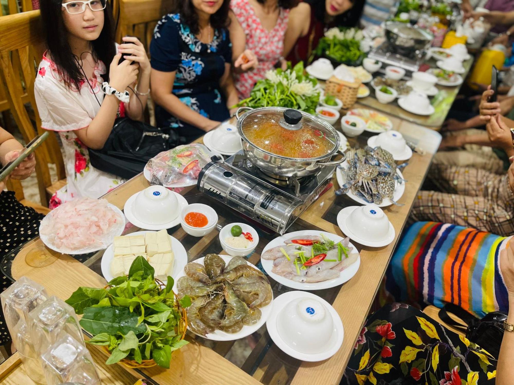 芳东酒店 Dong Khe Sau 外观 照片
